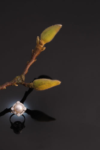 Bague Art déco en perles et diamants des années 1920 : une déclaration d'élégance intemporelle