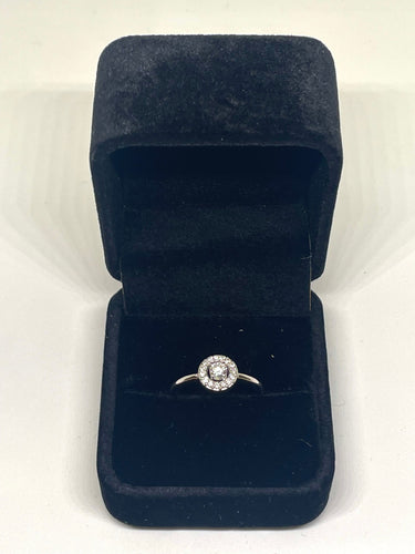 Bague Solitaire or blanc diamant entouré 58 Facettes