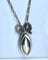 Collier Pendentif et sa chaine en argent : enfant sur email et pierres blanches. Vers 1900 58 Facettes AB386