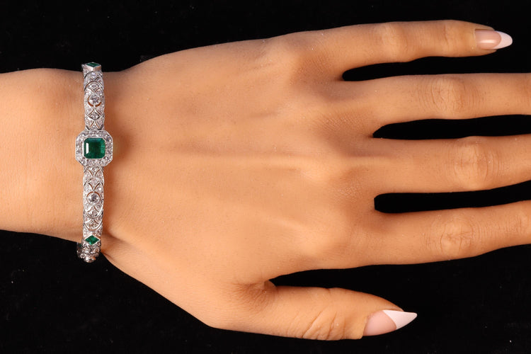 Luxe Vintage : Bracelet Art Déco en platine exquis des années 1920 serti de diamants et d'émeraudes