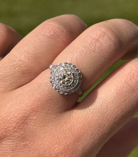 Bague 57 Bague de style Art Déco en platine avec diamants. 58 Facettes