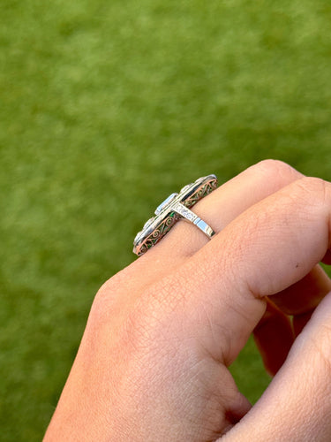 Bague 52 Bague de style Art déco en platine avec diamants et émeraudes 58 Facettes