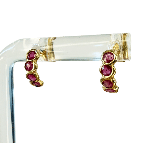 Boucles d’oreilles n° 19 en or jaune 18 carats et rubis