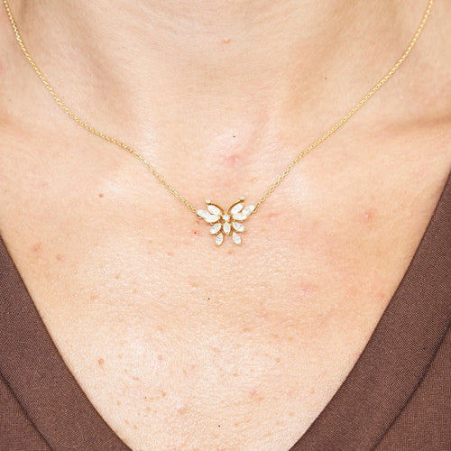 Collier Collier papillon en or jaune et diamants 58 Facettes 250346