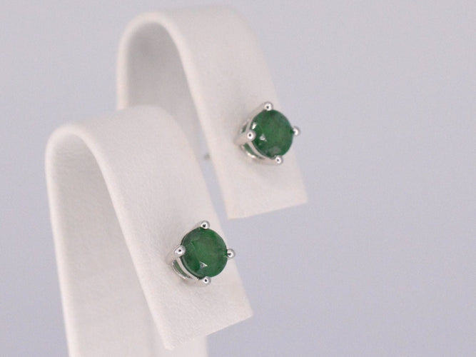 Boucles d'oreilles Boucles d'oreilles en or blanc avec émeraude 58 Facettes 2204