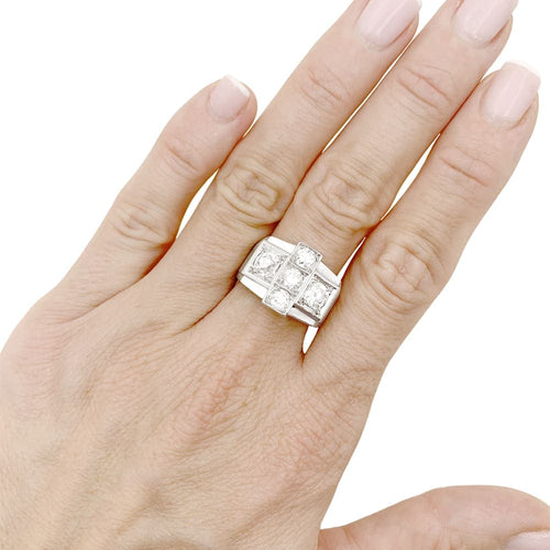 Bague 56 Bague "Tank", platine et diamants. 58 Facettes 34993