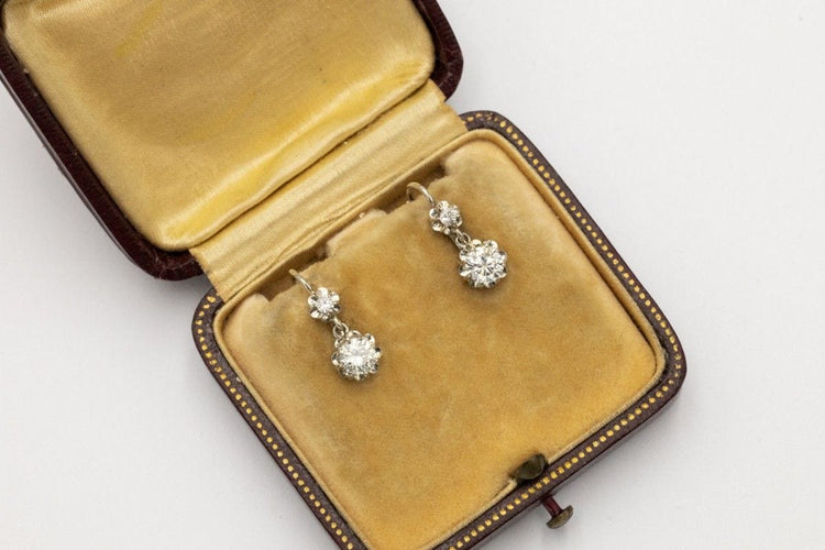 Boucles d'oreilles Boucles d'oreilles anciennes françaises en or blanc avec diamants de 0,89 ct. 58 Facettes 11264