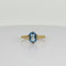 Bague en or jaune avec topaze bleue ovale
