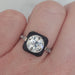 Bague Bague cible Art Déco en platine, onyx et diamant taille ancienne de 2 carats 58 Facettes JD-PP01