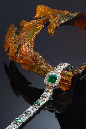 Luxe Vintage : Bracelet Art Déco en platine exquis des années 1920 serti de diamants et d'émeraudes