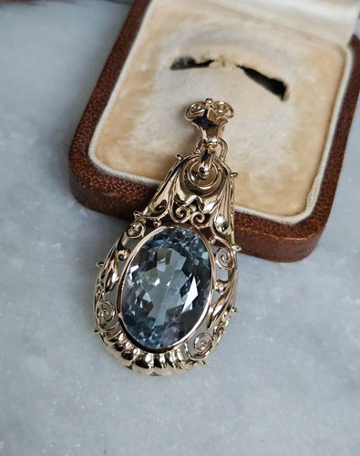 Pendentif Pendentif style néo-victorien en or jaune 14 carats et spinelle bleu 58 Facettes 511