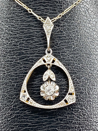 Collier Pendentif sur chaîne Art Nouveau 58 Facettes AB121
