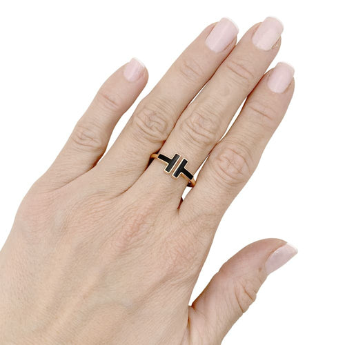 Bague 54 Bague Tiffany & Co, "Wire" collection "Tiffany T" or rose et onyx. 58 Facettes 35010