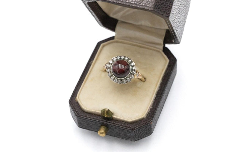 Bague Bague ancienne grenat cabochon et diamants en or jaune 58 Facettes 11712