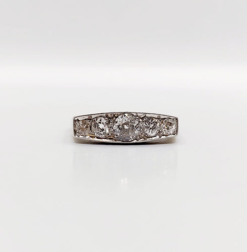 Bague 53.5 Bague jarretière Art déco en or blanc 18k et diamants taille ancienne 0,60 ct 58 Facettes A06451