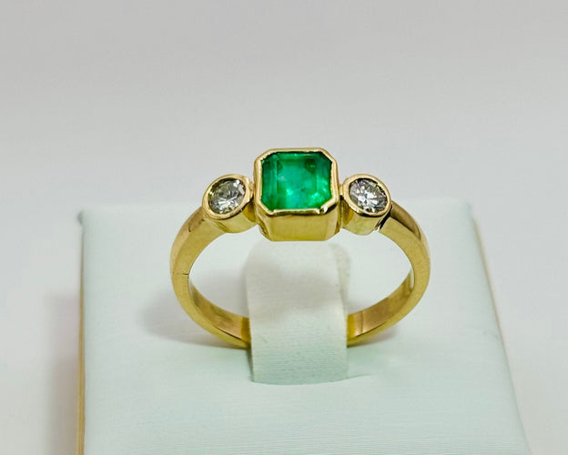 Bague Bague esmeralda 1.0 ct et diamants 0.50 ct en or jaune 18k 58 Facettes 50283