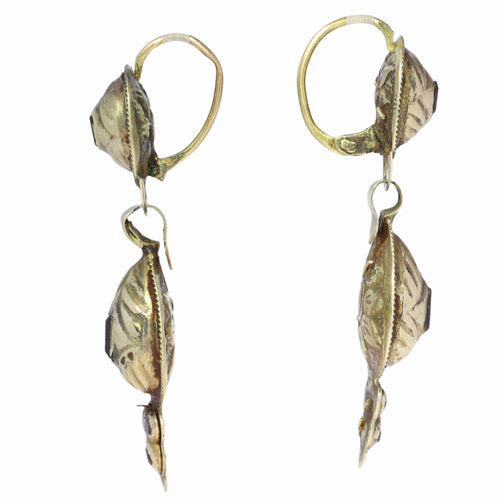 Boucles d'oreilles Boucles d'oreilles ibériques du milieu du XVIIIe siècle – Grenats en or avec dos floraux ciselés 58 Facettes 25115-0314
