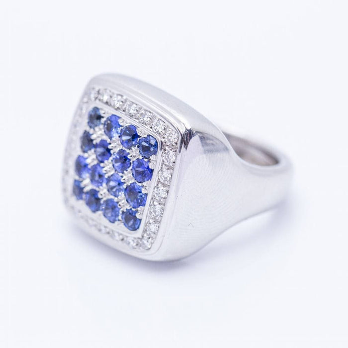 Bague en or blanc avec diamants et saphirs