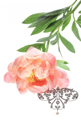 Pendentif Rêverie romantique : broche-pendentif en diamant victorien avec accent de perles 58 Facettes 22154-0348
