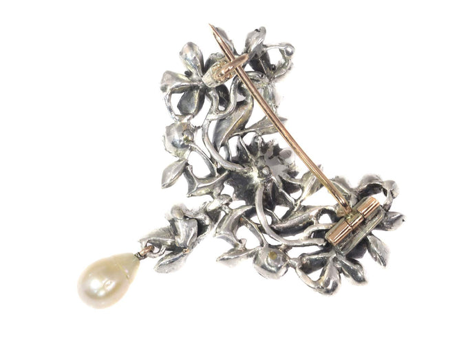 Broche Grâce géorgienne : broche en diamants et perles, vers 1740 58 Facettes 20169-0046