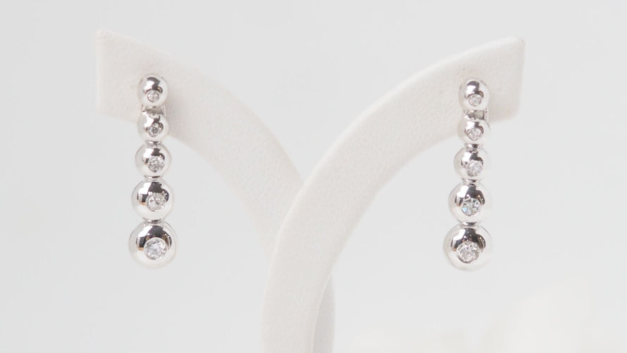 Boucles d'oreilles 21 mm Boucles d'oreilles en or blanc et diamants en chute 58 Facettes 31399