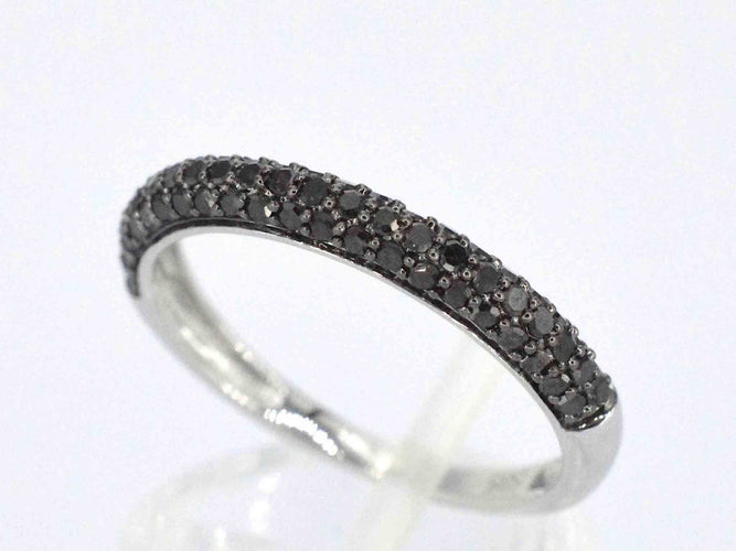Bague 54 Bague en or blanc avec diamants noirs taille brillant 58 Facettes 2225