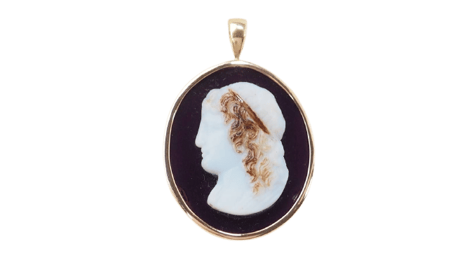Pendentif Pendentif camée sur agate 58 Facettes 32798