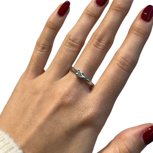 Bague solitaire or blanc diamant taille brillant. 58 Facettes