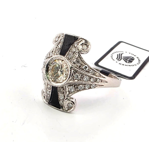 Bague en platine avec un gros diamant central et des diamants
