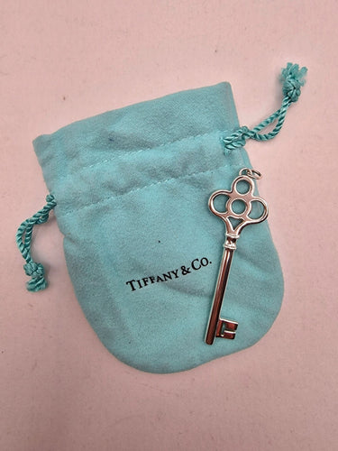 Pendentif Pendentif en argent de la collection Cles de Tiffany & Co. 58 Facettes
