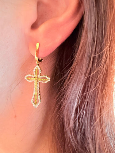 Boucles d'oreilles Boucles d'oreilles croix en or jaune, diamants blancs et jaunes naturels 58 Facettes