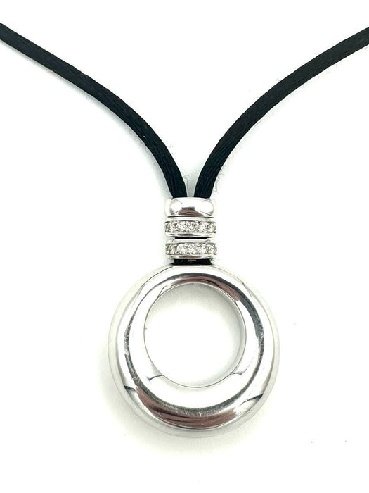 Collier CHAUMET. Collection "Anneau", collier en or blanc 18K et diamants 58 Facettes