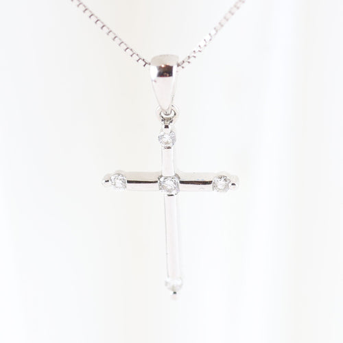 Collier Chaîne avec pendentif croix en or blanc avec diamants taille brillant 58 Facettes 159/24P