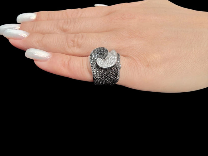 Bague 49 Bague italienne or blanc avec diamants naturels noirs et blancs 58 Facettes