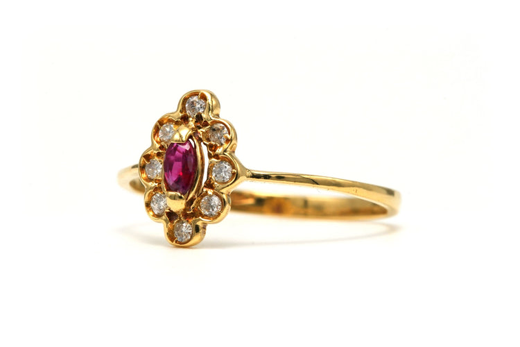 Bague 57 Bague contemporaine en or jaune 18 carats sertie d'un rubis et de diamants "taille" brillant (+-0.08ct) 58 Facettes B734