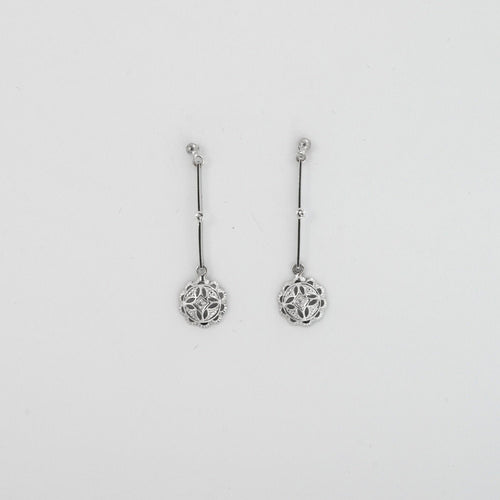 Boucles d'oreilles Pendants d'oreilles diamants or blanc ciselé ajouré 58 Facettes