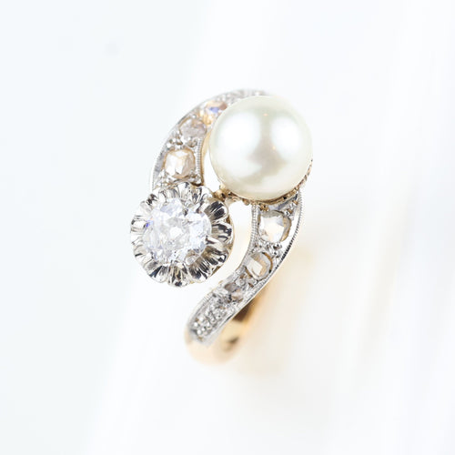 Bague Bague vintage toi et moi en or jaune 18 carats, sertie de diamants et ornée d'une perle. 58 Facettes 134237