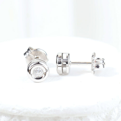 Boucles d'oreilles Boucles d'oreilles en or blanc serties de diamants taille brillant 58 Facettes J010000357