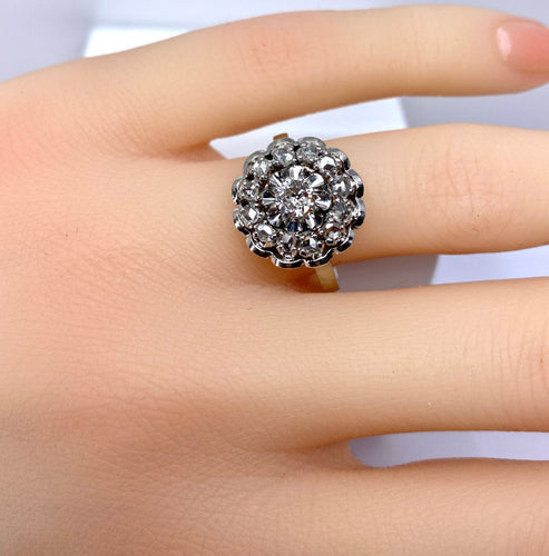 Bague 54 Bague marguerite en or blanc, platine et diamants 58 Facettes AB625