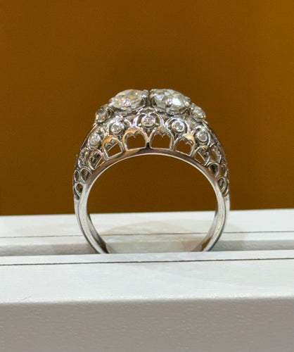 Bague ancienne ajourée en or blanc et diamants