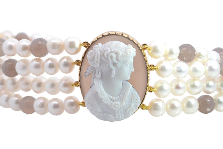Collier Collier camée agate et perles d'eau douce en or 58 Facettes 24794