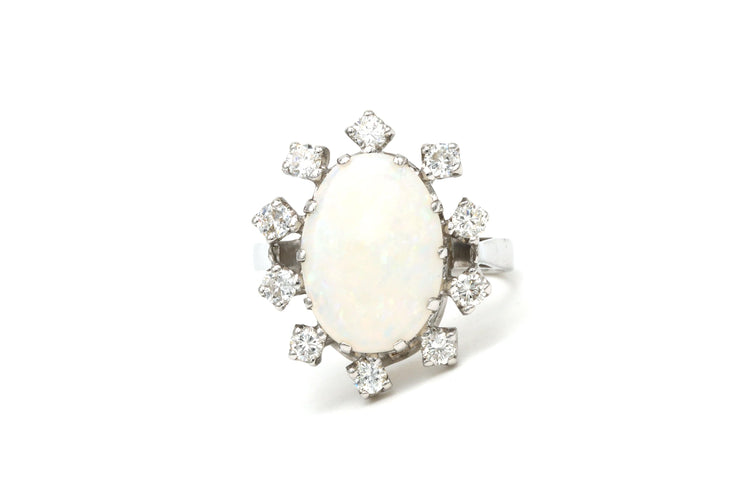 Bague 53 Bague contemporaine en or blanc 14 carats sertie d'une opale et de diamants 58 Facettes 21993