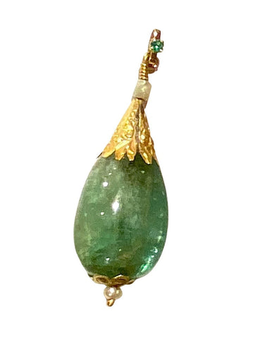 Pendentif Pendentif en or jaune orné d’une importante émeraude et de perles 58 Facettes AB479