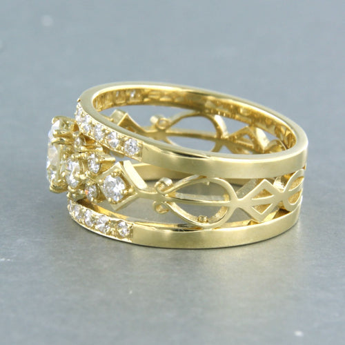 Bague en or jaune sertie de diamants taille brillant