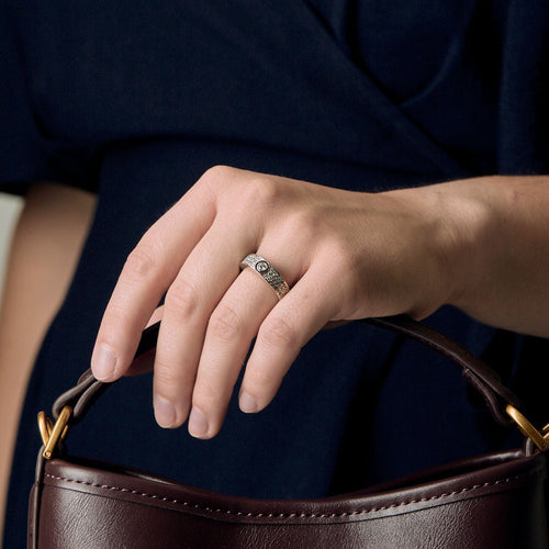 Bague 53,5 Bague jonc en or blanc et diamants 58 Facettes HAV0939X2