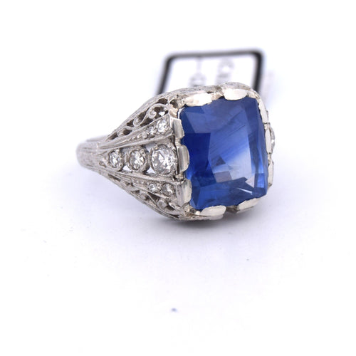 Bague en platine avec saphir et diamants