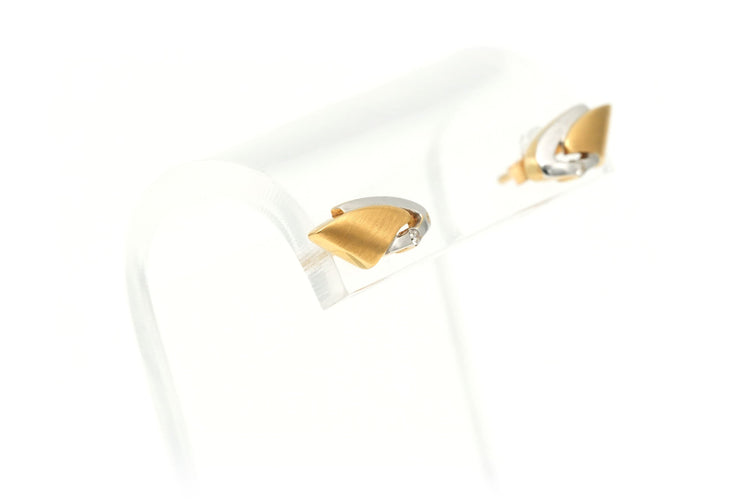 Boucles d'oreilles Boucles d'oreilles en or jaune et blanc serties de diamants 58 Facettes B569