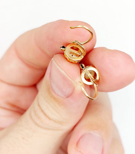 Boucles d'oreilles Dormeuses antique or rose 18k cabochon de corail (circa 1900) 58 Facettes A06119