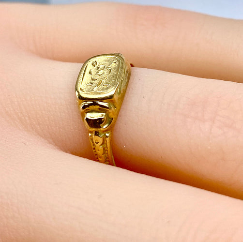 Chevalière en or jaune 18 carats vers 1900