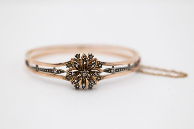 Bracelet Bracelet rigide motif floral en or 18k et diamants taille rose 58 Facettes 11837